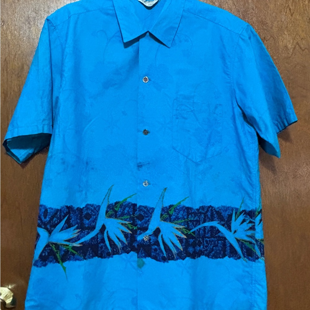 Malihini Blue Hawaiian Shirt Vintage Early 1960’s. Size Large Men’s